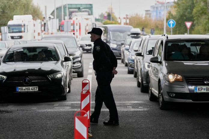 presek-stanja-na-putevima-i-prelazima:-evo-gde-kamioni-cekaju-i-po-cetiri-sata-da-predu-granicu