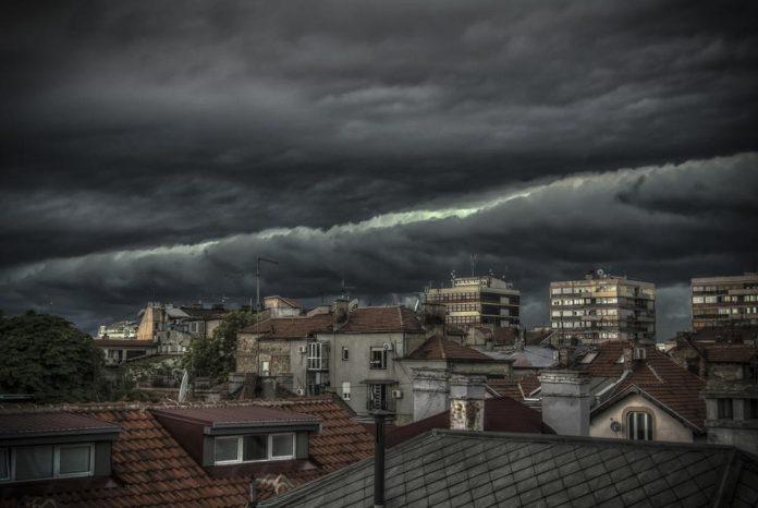 rhmz-se-ponovo-oglasio,-evo-sta-nas-ocekuje-tokom-noci:-grad-tukao-po-srbiji,-pljuskovi-i-pad-temperature-paralisali-zemlju