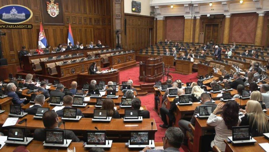 opozicija-nastavlja-po-starom:-tesko-im-je-da-dodu-na-sednicu-skupstine,-a-pricaju-kako-bi-mogli-da-vode-drzavu-(video) opozicija-nastavlja-po-starom:-tesko-im-je-da-dodu-na-sednicu-skupstine,-a-pricaju-kako-bi-mogli-da-vode-drzavu-(video)