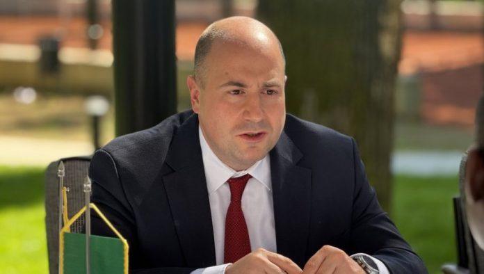 “to-je-ta-taktika-–-udri-i-bezi”:-kozarev-odgovorio-stefanovicu