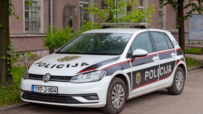 tuzilac-uhapsen-zbog-primanja-mita-policajci-ga-uhvatili-dok-je-uzimao-novac,-u-toku-pretresi-kancelarija-u-travniku