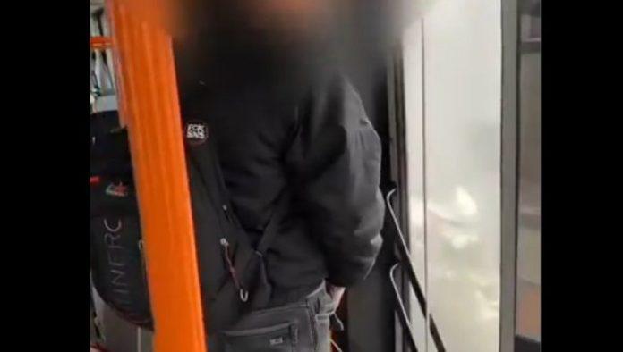 uzas:-blokader-bolesnik-urinira-u-autobusu-(video)