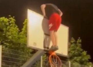 BLOKADERI RUŠE SVE PRED SOBOM! Jedan se popeo na tablu i razvalio koš – je l ovo borba za “bolje društvo”? (VIDEO) blokaderi-ruse-sve-pred-sobom!-jedan-se-popeo-na-tablu-i-razvalio-kos-–-je-l-ovo-borba-za-“bolje-drustvo”?-(video)