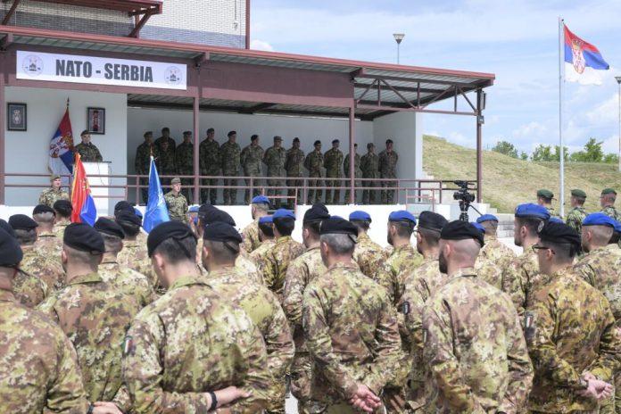 prva-zajednicka-vojna-vezba-srbije-i-nato-a-kod-bujanovca:-ucestvuje-oko-600-vojnika,-uvezbavaju-se-operacije-podrske-miru-(foto)