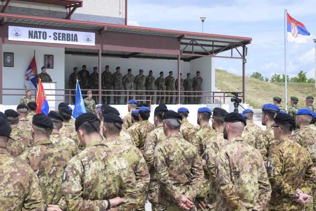 prva-zajednicka-vojna-vezba-srbije-i-nato-a-kod-bujanovca:-ucestvuje-oko-600-vojnika,-uvezbavaju-se-operacije-podrske-miru-(foto) prva-zajednicka-vojna-vezba-srbije-i-nato-a-kod-bujanovca:-ucestvuje-oko-600-vojnika,-uvezbavaju-se-operacije-podrske-miru-(foto)