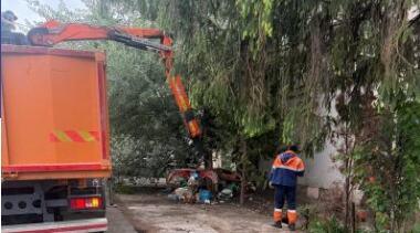 uklonjena-divlja-deponija-u-sevinoj-ulici-u-zemunu:-otpad-bio-razbacan-od-dvorista-nesavesnog-stanara-pa-sve-do-trotoara uklonjena-divlja-deponija-u-sevinoj-ulici-u-zemunu:-otpad-bio-razbacan-od-dvorista-nesavesnog-stanara-pa-sve-do-trotoara