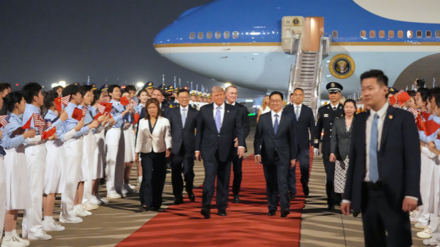 Трамп-стигао-у-Пекинг,-свечани-дочек-на-аеродрому Трамп-стигао-у-Пекинг,-свечани-дочек-на-аеродрому