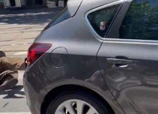 Incident kod Pravnog fakulteta: Vozilo udarilo starijeg muškarca koji je blokirao raskrsnicu, okupljeni mu razlupali automobil (UZNEMIRUJUĆI VIDEO) incident-kod-pravnog-fakulteta:-vozilo-udarilo-starijeg-muskarca-koji-je-blokirao-raskrsnicu,-okupljeni-mu-razlupali-automobil-(uznemirujuci-video)