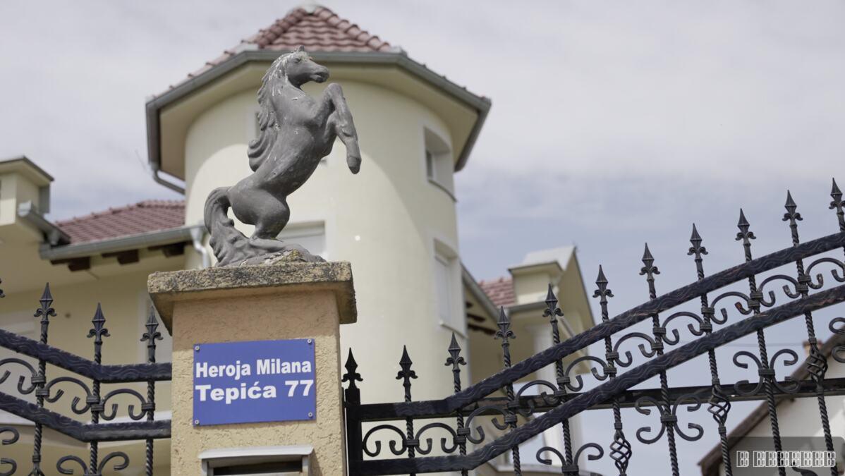 srpsko-selo-od-milijardu-evra:-vile-od-zlata-i-mermera,-unutra-luj-viton-zavese-i-versace-plocice-–-po-ulicama-jure-ferariji-i-porsei-–-kao-u-monte-karlu-(foto) srpsko-selo-od-milijardu-evra:-vile-od-zlata-i-mermera,-unutra-luj-viton-zavese-i-versace-plocice-–-po-ulicama-jure-ferariji-i-porsei-–-kao-u-monte-karlu-(foto)