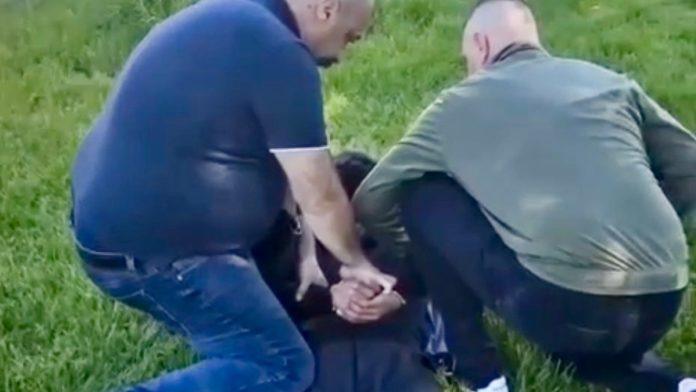 inspektori-ga-bacili-na-zemlju!-ovako-je-uhapsen-osumnjiceni-da-je-misela-(29)-ubio-macetom-u-obrenovcu!-posle-zlocina-pobegao!-(video)