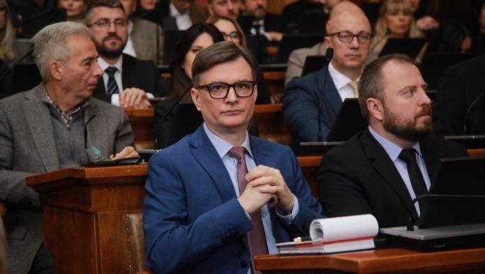 jovanov-u-centar-o-incidentu-ispred-pravnog-fakulteta:-“blokaderi-su-direktno-izazvali-incident,-mogli-su-coveka-da-ubiju“