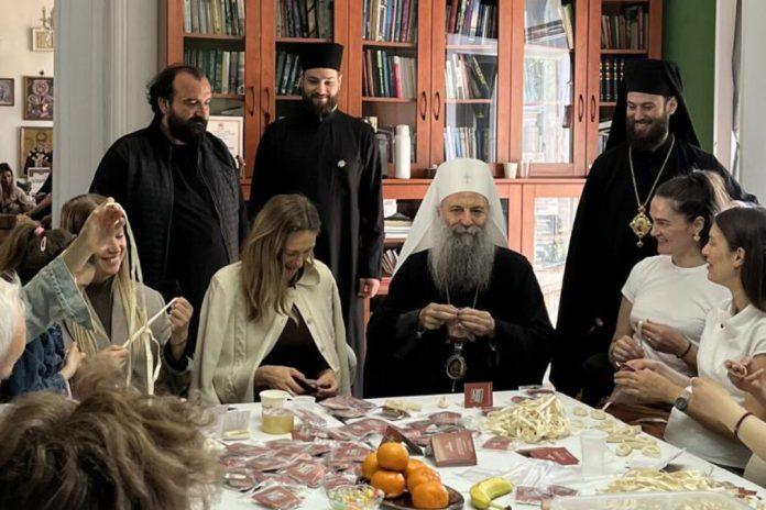 “svetinja-dolazi-medu-svoje”-patrijarh-licno-pripremao-trakice-osvestane-na-pojasu-presvete-bogorodice,-evo-ko-ce-ih-dobiti-u-beogradu