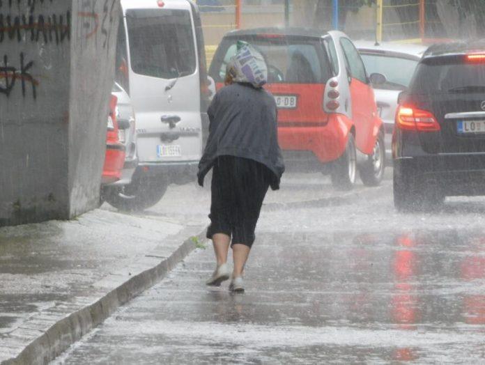 upaljen-alarm-za-celu-srbiju!-rhmz-izdao-upozorenje:-danas-grmljavina-i-olujni-vetar,-a-sutra-nam-stize-jesen-–-temperatura-pada-na-12-stepeni