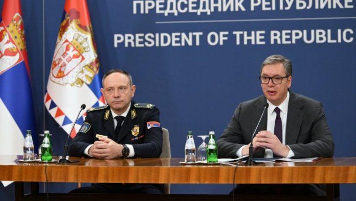 “nece-moci-da-se-setaju-narko-dileri-sa-znackama”-vucic-najavio-promene-u-policiji-i-ostro-udario-na-crnogorske-klanove