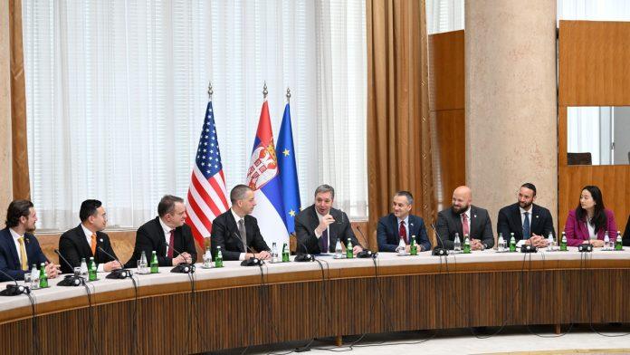 vucic-o-utiscima-studenata-sa-harvarda-i-mit:-“zahvalan-sam-na-lepim-recima-i-postovanju-koje-su-pokazali-prema-srbiji”-(foto,video)