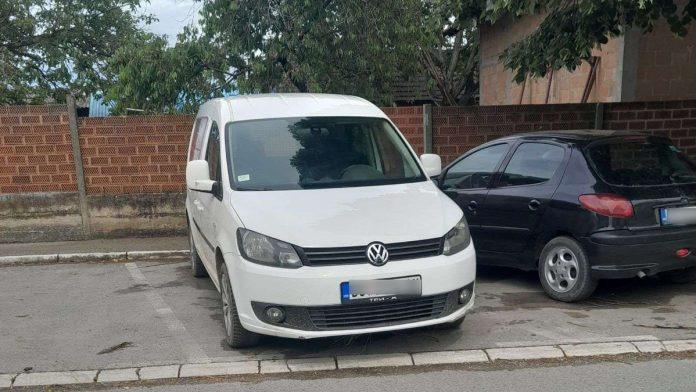 (foto,-video)-zaplenjen-jos-jedan-automobil-u-ljukovu-velika-akcija-policije-u-toku,-forenzicari-i-specijalci-satima-cesljaju-sela-kod-indije