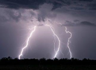 PRAVILO 30:30 SPASAVA ŽIVOT! Meteorolog otkriva šta morate da uradite kad sevne prva munja pravilo-30:30-spasava-zivot!-meteorolog-otkriva-sta-morate-da-uradite-kad-sevne-prva-munja