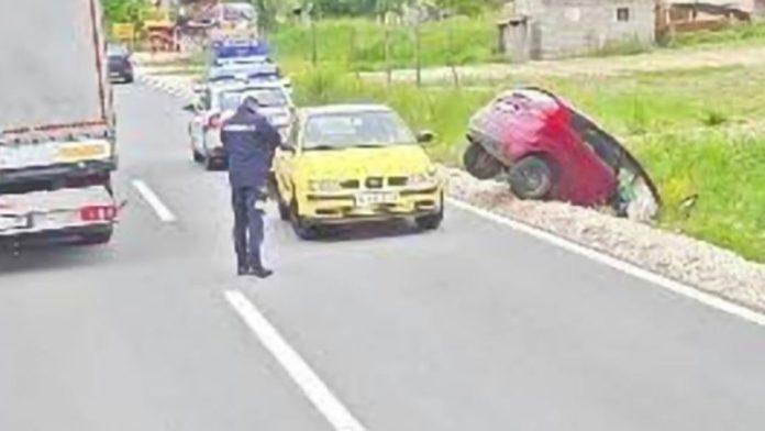 nakon-sudara-zavrsio-u-kanalu!-nesreca-izmedu-pozege-i-sevojna,-stvaraju-se-zastoji-(foto)