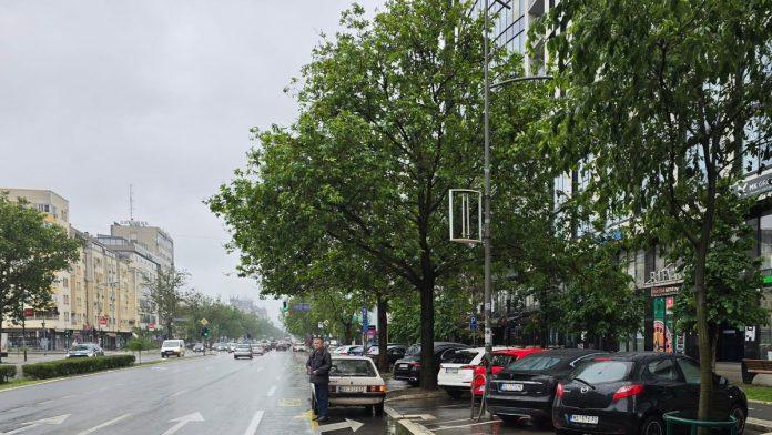 uzas-u-novom-sadu:-u-kolima-na-parkingu-pronadeno-telo-muskarca