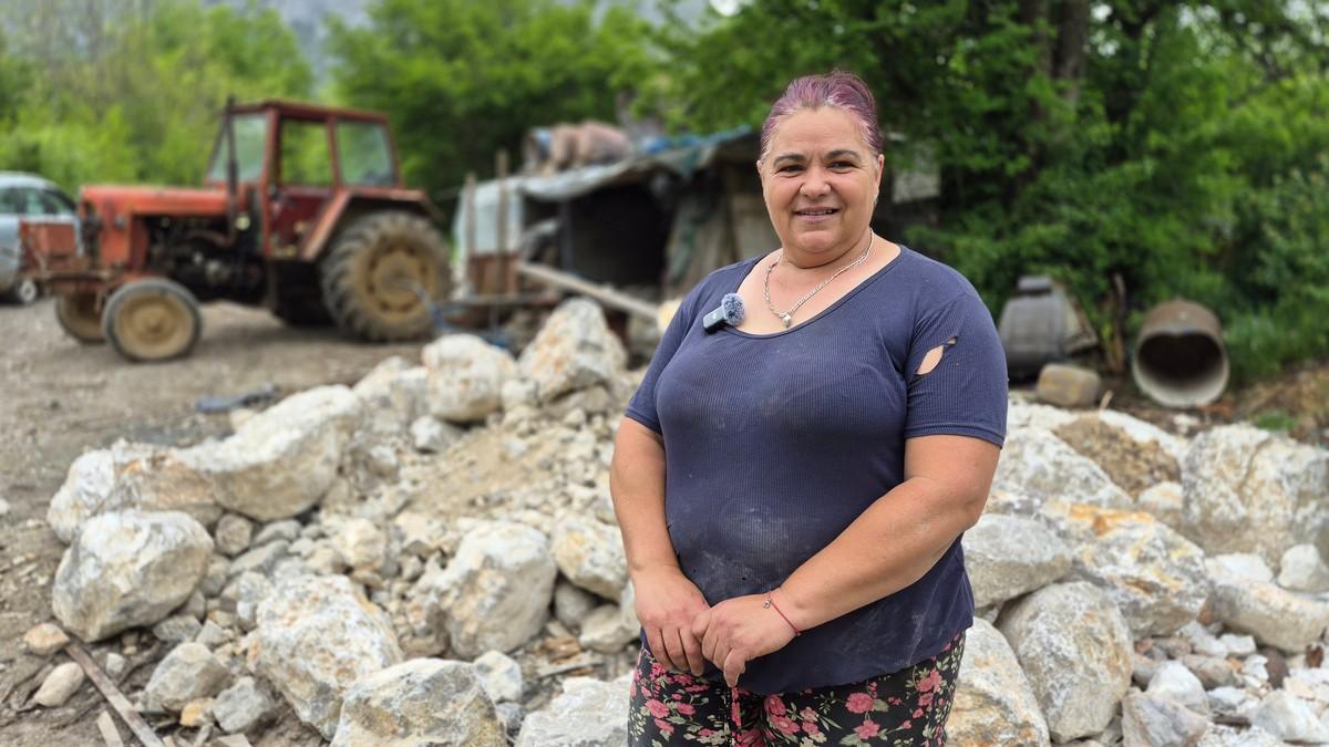 (foto,-video)-njene-ruke-dizu-teski-kamen,-gore-u-krecani,-cepaju-drva-i-popravljaju-traktor,-ali-imaju-i-neznosti-za-sedmoro-unucadi!-ovo-je-nadezda,-zena-ciji-bi-tempo-zivota-slomio-i-najjace-muskarce (foto,-video)-njene-ruke-dizu-teski-kamen,-gore-u-krecani,-cepaju-drva-i-popravljaju-traktor,-ali-imaju-i-neznosti-za-sedmoro-unucadi!-ovo-je-nadezda,-zena-ciji-bi-tempo-zivota-slomio-i-najjace-muskarce