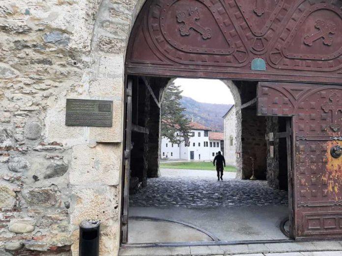 resena-misterija-nestanka-marka-iz-kraljeva:-pronaden-u-decanima-posle-mesec-dana-potrage,-porodica-otkrila-sta-je-trazio-u-manastiru
