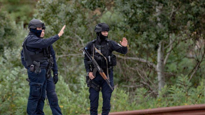 zateceni-goli-u-kolima-dvoje-policajaca-kosovske-policije-suspendovano-zbog-intimnog-odnosa-tokom-radnog-vremena,-albanski-mediji-tvrde-da-su-srbi