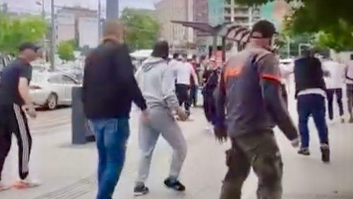 incident-na-slaviji-napadnuti-aktivisti-sns,-ima-privedenih-i-povredenih-(video)