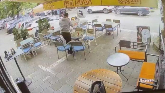 (video)-motociklista-oborio-devojku-na-trotinetu-teska-nesreca-ispred-ekonomske-skole-u-novom-pazaru:-povredena-hitno-prevezena-u-bolnicu
