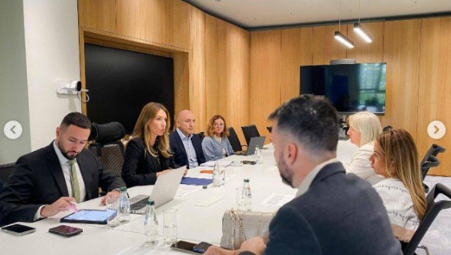 “rafinerija-je-radila-punim-kapacitetom,-snabdevenost-je-dobra”:-dedovic-nakon-sastanka-sa-predstavnicima-direkcije-za-robne-rezerve “rafinerija-je-radila-punim-kapacitetom,-snabdevenost-je-dobra”:-dedovic-nakon-sastanka-sa-predstavnicima-direkcije-za-robne-rezerve