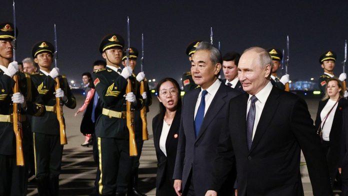 (foto)-putin-sleteo-u-peking-ruski-predsednik-doputovao-u-dvodnevnu-posetu-kini