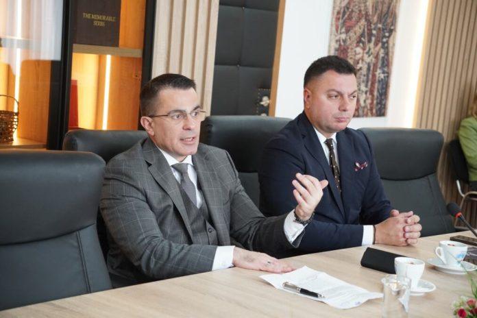ministar-dorde-milicevic-potpisao-ugovor-za-letnji-kamp-dijaspore-u-smederevu:-vise-od-200-dece-iz-devet-drzava-dolazi-u-srbiju-(foto)
