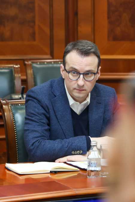 “kurti-hoce-da-progura-svog-miljenika-rasica”-petkovic:-pristina-vrsi-zastrasivanje-srpskih-biraca-privodenjem-direktora-institucija-rs “kurti-hoce-da-progura-svog-miljenika-rasica”-petkovic:-pristina-vrsi-zastrasivanje-srpskih-biraca-privodenjem-direktora-institucija-rs