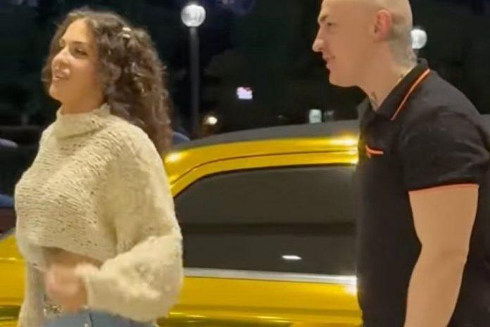 desingerica-izveo-citav-harem-iz-zlatne-limuzine!-narod-zanemeo,-a-evo-kako-je-reagovala-njegova-supruga!-(video)