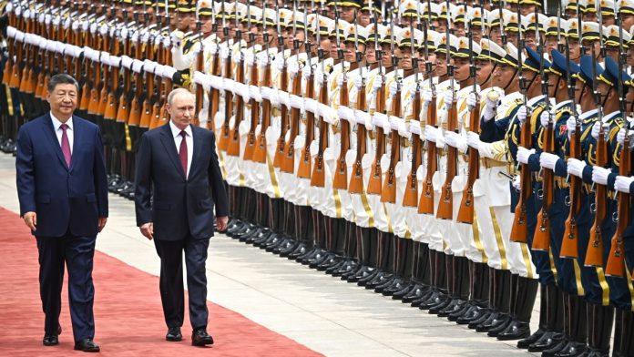 putin-svecano-docekan-topovskom-vatrom-ruski-predsednik-u-poseti-kini,-si-dinping-porucio:-“svetu-preti-opasnost-da-se-vrati-zakon-dzungle”