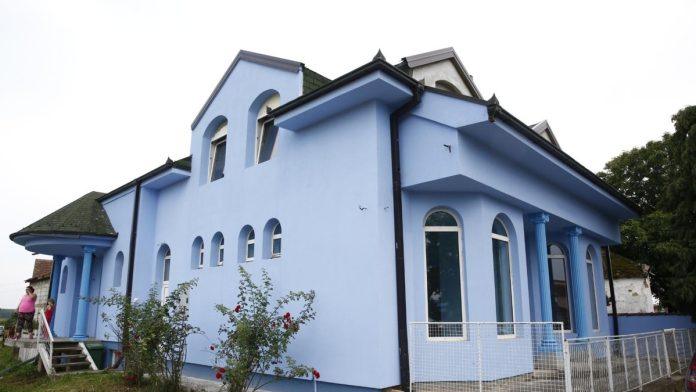 ova-plava-kuca-je-u-vlasnistvu-vojislava-seselja-evo-koliko-je-placena-luks-nekretnina-od-345-kvadrata,-ostacete-u-neverici-kad-cujete-cifru