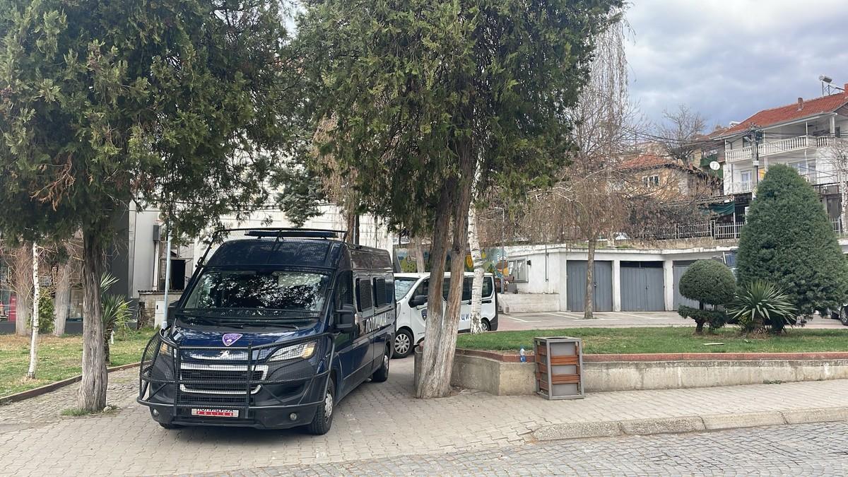 sok-na-granici-sa-srbijom!-pas-nanjusio-tajni-bunker-u-minibusu,-a-kada-su-carinici-otvorili-pregradu-zanemeli-su-od-prizora sok-na-granici-sa-srbijom!-pas-nanjusio-tajni-bunker-u-minibusu,-a-kada-su-carinici-otvorili-pregradu-zanemeli-su-od-prizora