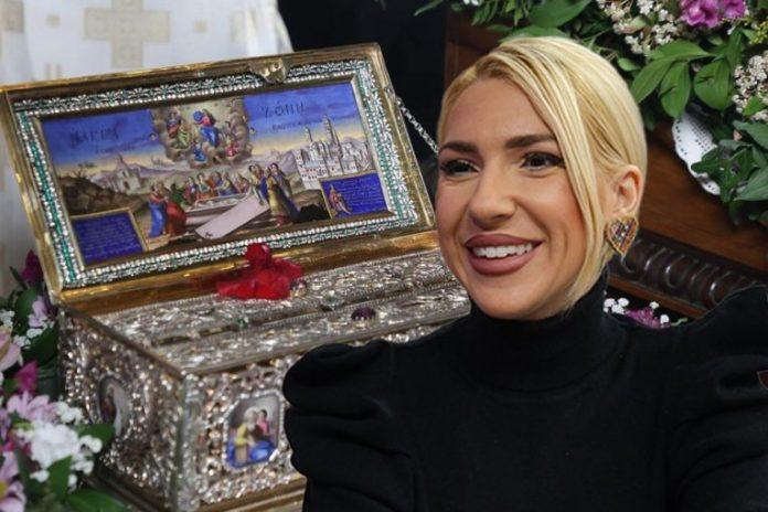 pojas-presvete-bogorodice-docekala-i-jovana-jeremic!-voditeljka-pred-svetinjom:-hvala-ti-sto-si-cula-moj-glas!-(foto)