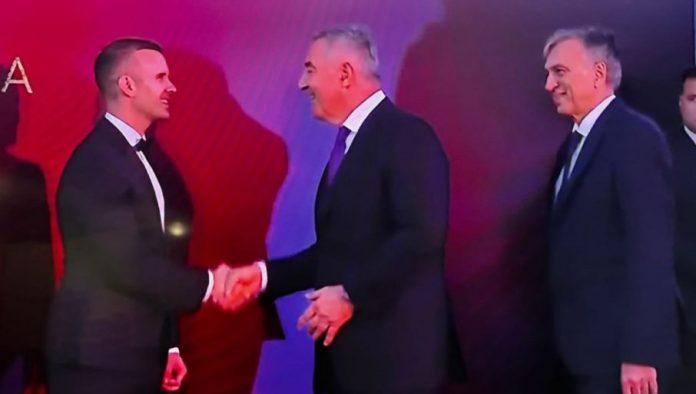 slika-sve-govori:-ljubav-cveta-izmedu-dukanovica-i-spajica