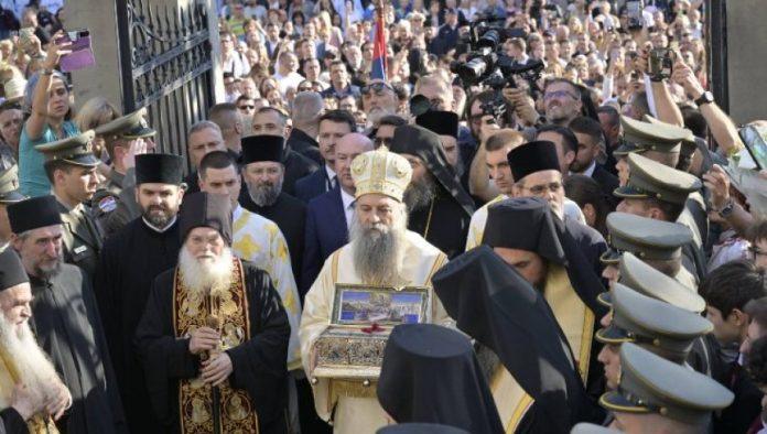 spasovdansku-litiju-predvodi-porfirije:-casni-krst-nosi-ucenik-matematicke-gimnazije