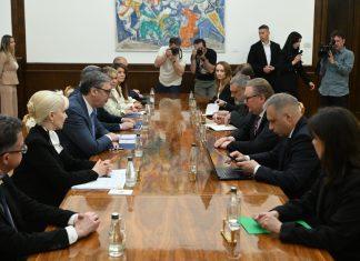 Vučić se sastao sa ukrajinskom delegacijom koju predvodi potpredsednik vlade Taras Kačka vucic-se-sastao-sa-ukrajinskom-delegacijom-koju-predvodi-potpredsednik-vlade-taras-kacka