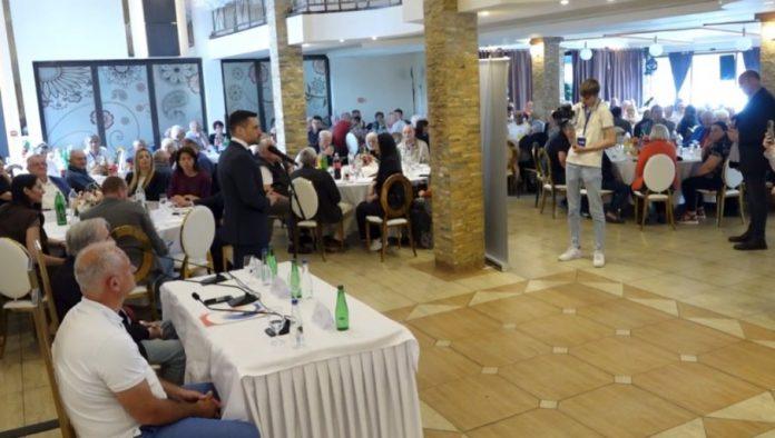 za-bolji-zivot-najstarijih:-na-tribini-sa-penzionerima-obrenovca-ognjenovic,-savic-i-pekovic-(video)
