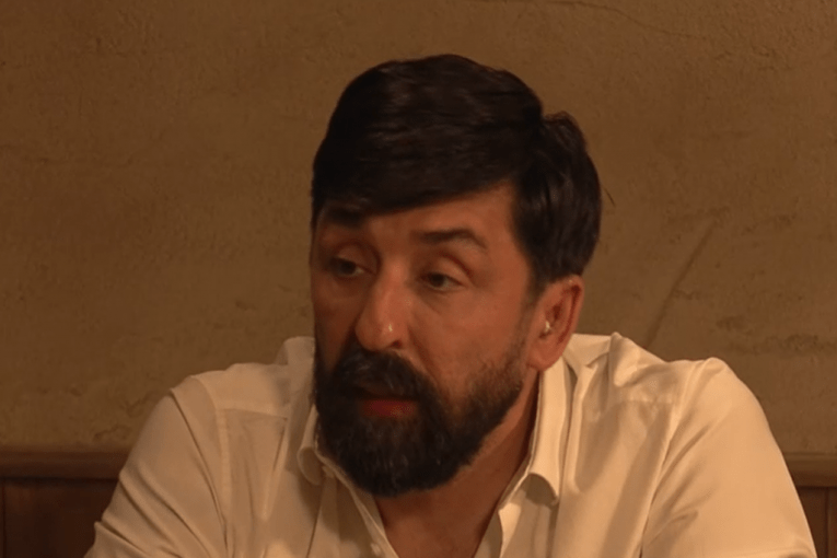 posle-vesti-da-je-sahranjen-–-pojavio-se-na-pinku!-sok-bomba-kod-ognjena-amidzica,-pevac-uzburkao-javnost-jednim-potezom! posle-vesti-da-je-sahranjen-–-pojavio-se-na-pinku!-sok-bomba-kod-ognjena-amidzica,-pevac-uzburkao-javnost-jednim-potezom!