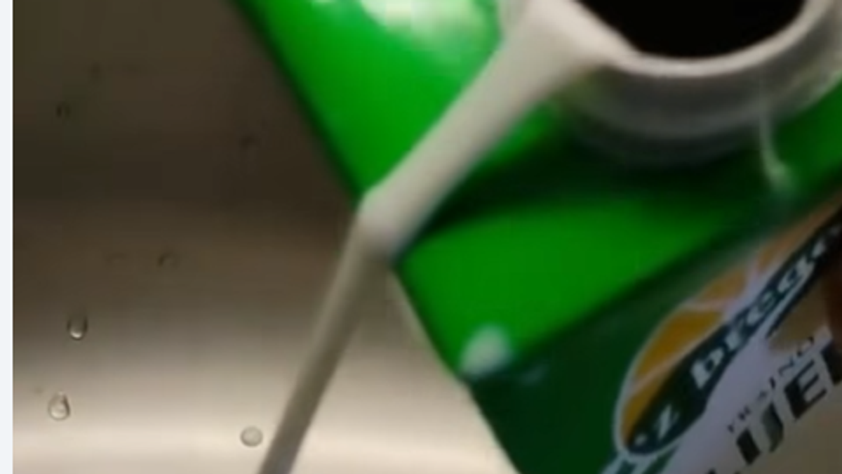 (foto,-video)-panika-zbog-gumenog-mleka,-isplivale-uznemirujuce-informacije,-broj-obolelih-skocio-za-cak-84-odsto-u-eu:-“truju-nas!” (foto,-video)-panika-zbog-gumenog-mleka,-isplivale-uznemirujuce-informacije,-broj-obolelih-skocio-za-cak-84-odsto-u-eu:-“truju-nas!”
