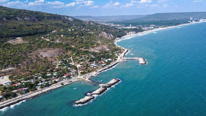 zaboravite-na-skupe-destinacije,-ova-balkanska-zemlja-je-apsolutni-hit-za-letovanje:-turisti-hrle-u-skriveni-raj-na-crnom-moru-gde-“all-inclusive”-kosta-540-evra