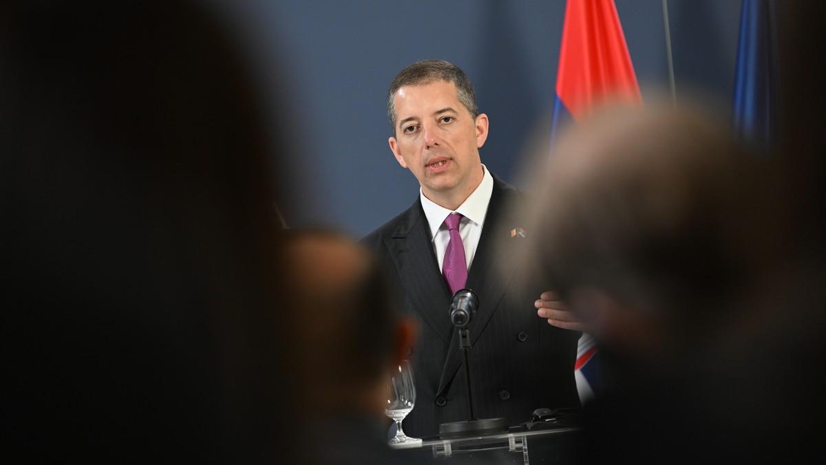 “general-koji-je-nekad-vodio-vojsku-sad-vodi-kampanju-i-licnu-mrznju”-duric-odgovorio-ponosu-na-optuzbe-upucenje-vucicu:-“mi-ne-trazimo-neprijatelje-srbije-po-svetu” “general-koji-je-nekad-vodio-vojsku-sad-vodi-kampanju-i-licnu-mrznju”-duric-odgovorio-ponosu-na-optuzbe-upucenje-vucicu:-“mi-ne-trazimo-neprijatelje-srbije-po-svetu”