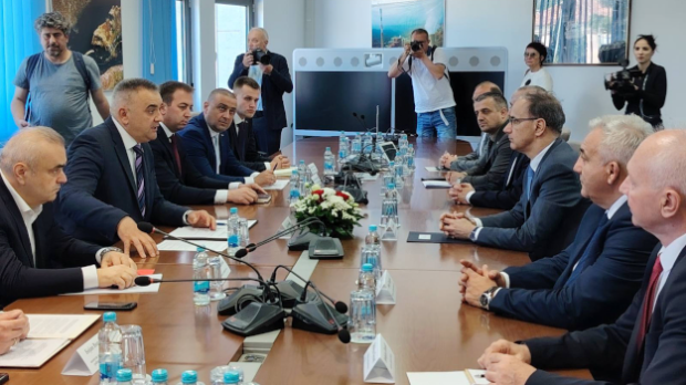 Мацут-и-Минић-у-Требињу-о-аеродрому,-железници,-гасној-интерконекцији-и-сарадњи-Србије-и-РС Мацут-и-Минић-у-Требињу-о-аеродрому,-железници,-гасној-интерконекцији-и-сарадњи-Србије-и-РС