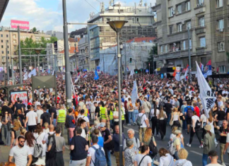 Скуп на позив студената у блокади на Тргу Славија; МУП: Скуп пријављен, протиче мирно Скуп-на-позив-студената-у-блокади-на-Тргу-Славија;-МУП:-Скуп-пријављен,-протиче-мирно