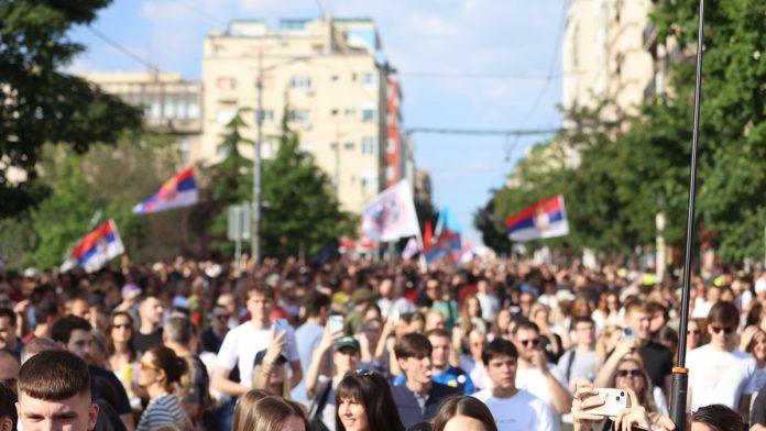 zavrsen-protest-na-slaviji:-mup-procenio-da-je-prisustvovalo-34.300-ljudi-(foto,-video)