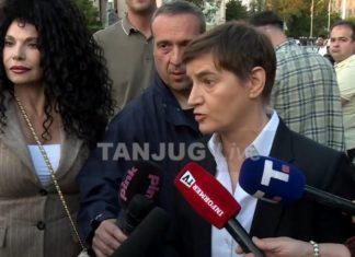 “NAJVIŠE PUMPAJU HRVATSKI MEDIJI” Ana Brnabić se obratila iz Pionirskog parka, pa zapušila usta rušiteljima Srbije “najvise-pumpaju-hrvatski-mediji”-ana-brnabic-se-obratila-iz-pionirskog-parka,-pa-zapusila-usta-rusiteljima-srbije