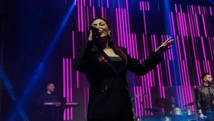 cela-juzna-srbija-u-leskovcu:-ceca-raznatovic-odrzala-veliki-spektakularni-koncert-i-oborila-rekorde-(foto)